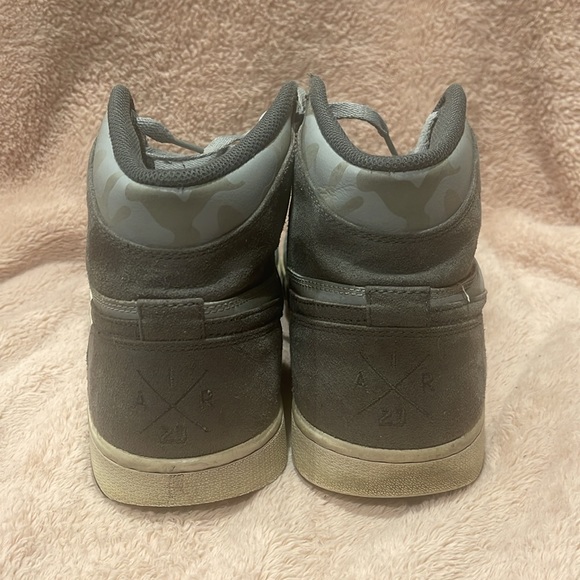 Men's Air Jordan 1 Retro High Wolf Grey AA3993-027 - Picture 6 of 12